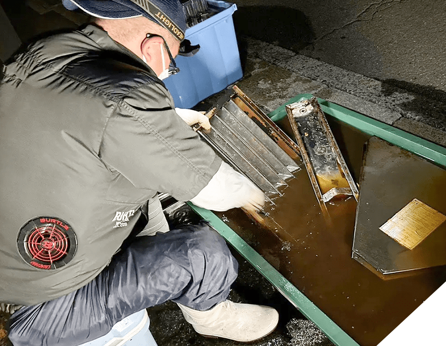 設備のメンテナンス中の様子